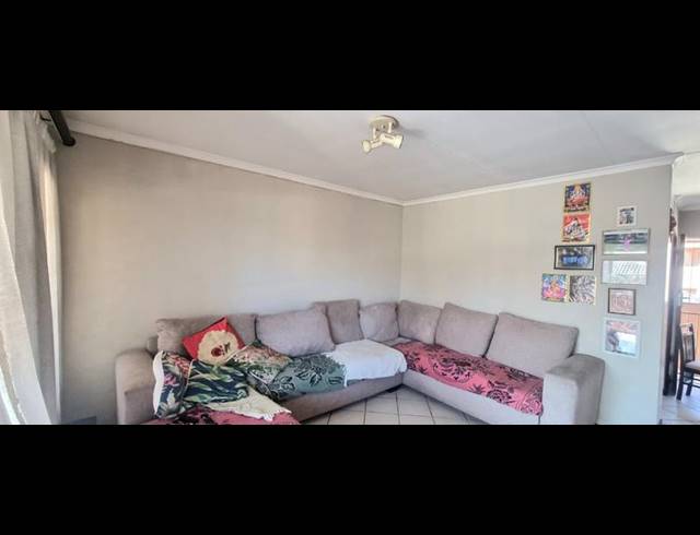 2 BEDROOM TOWNHOUSE FOR SALE IN AMBERFIELD